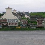 Borden langs de weg Doolin